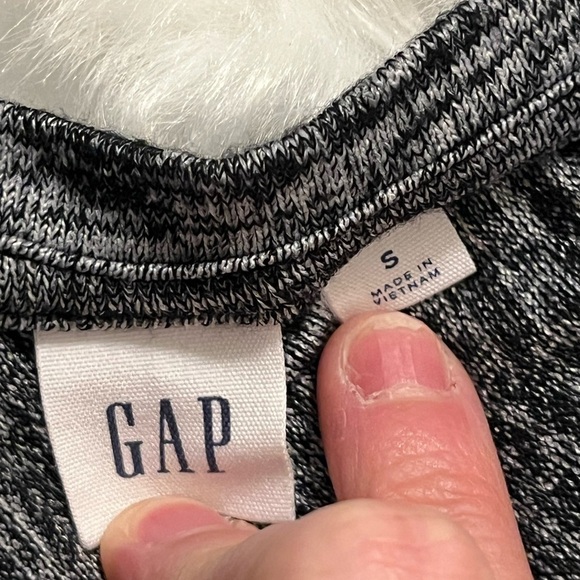 Women’s GAP Sleeveless Top - Picture 5 of 9